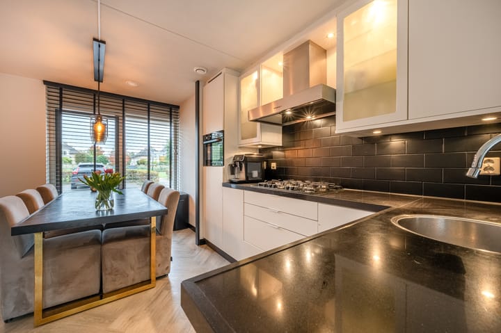 Photo 7 of Edelman 7