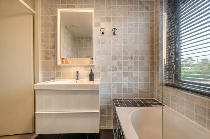 Photo 22 of Edelman 7