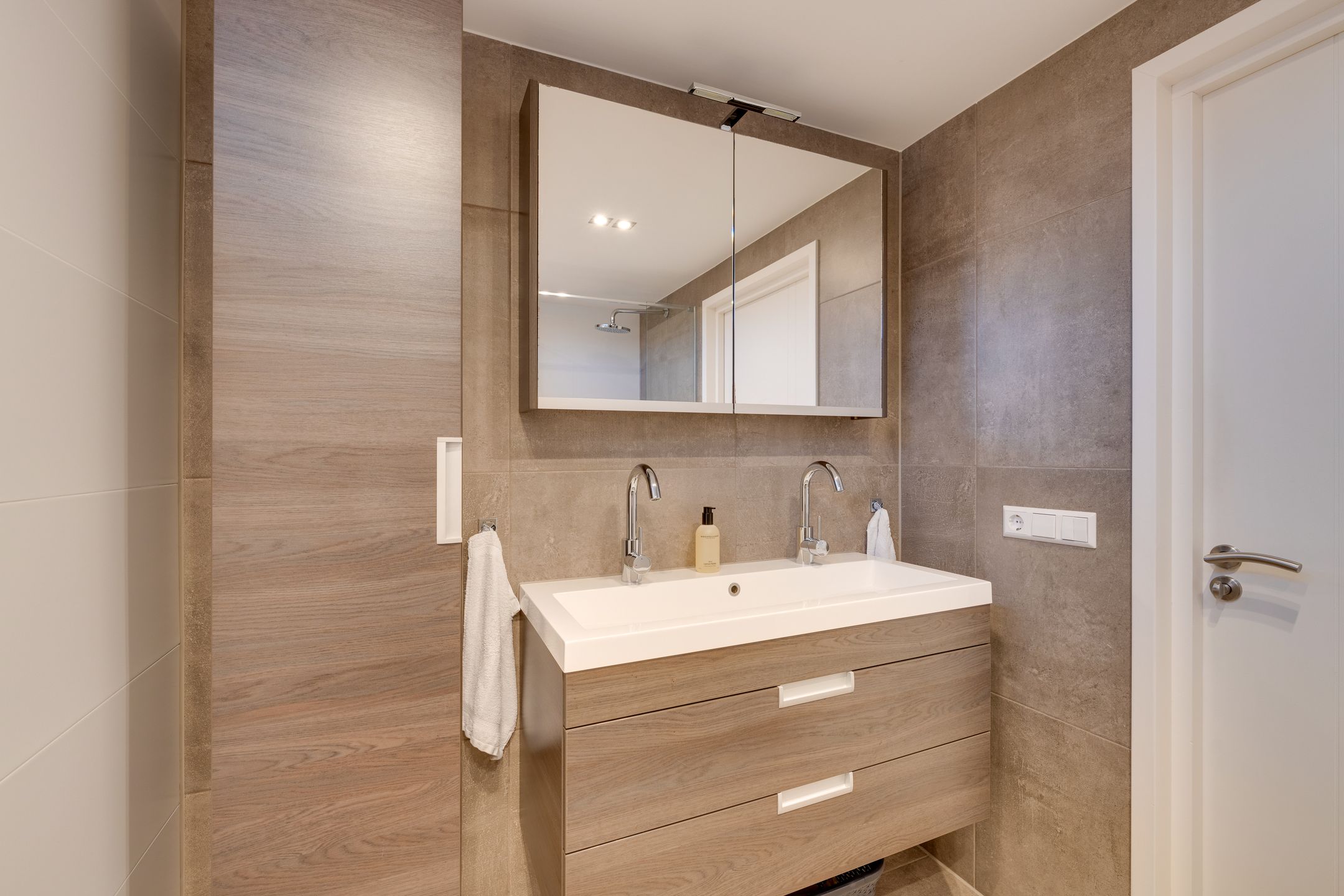 Photo 39 of Broekerhavenplantsoen 15