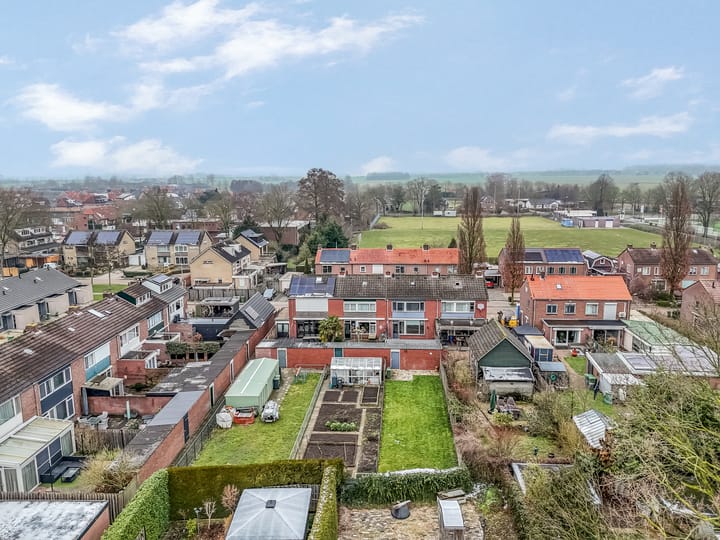 Photo 4 of Van Welderenstraat 15