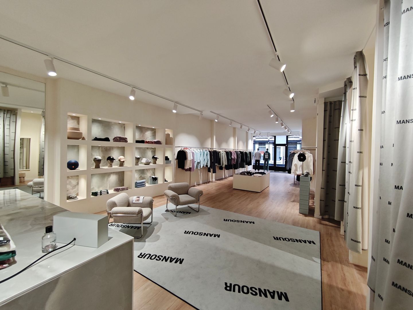 View photo 3 of Halstraat 27