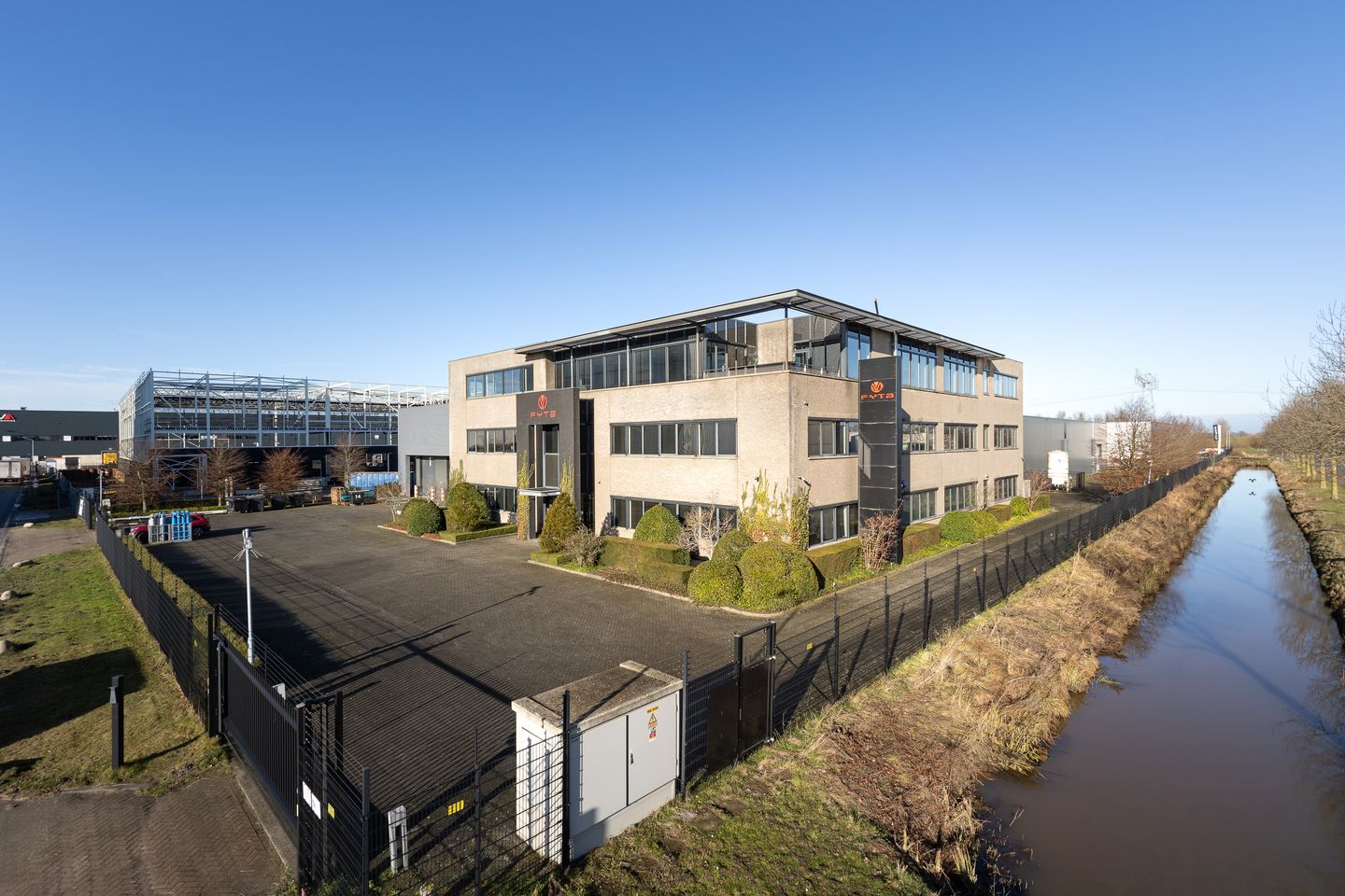 Bekijk foto 2 van Veerweg 12