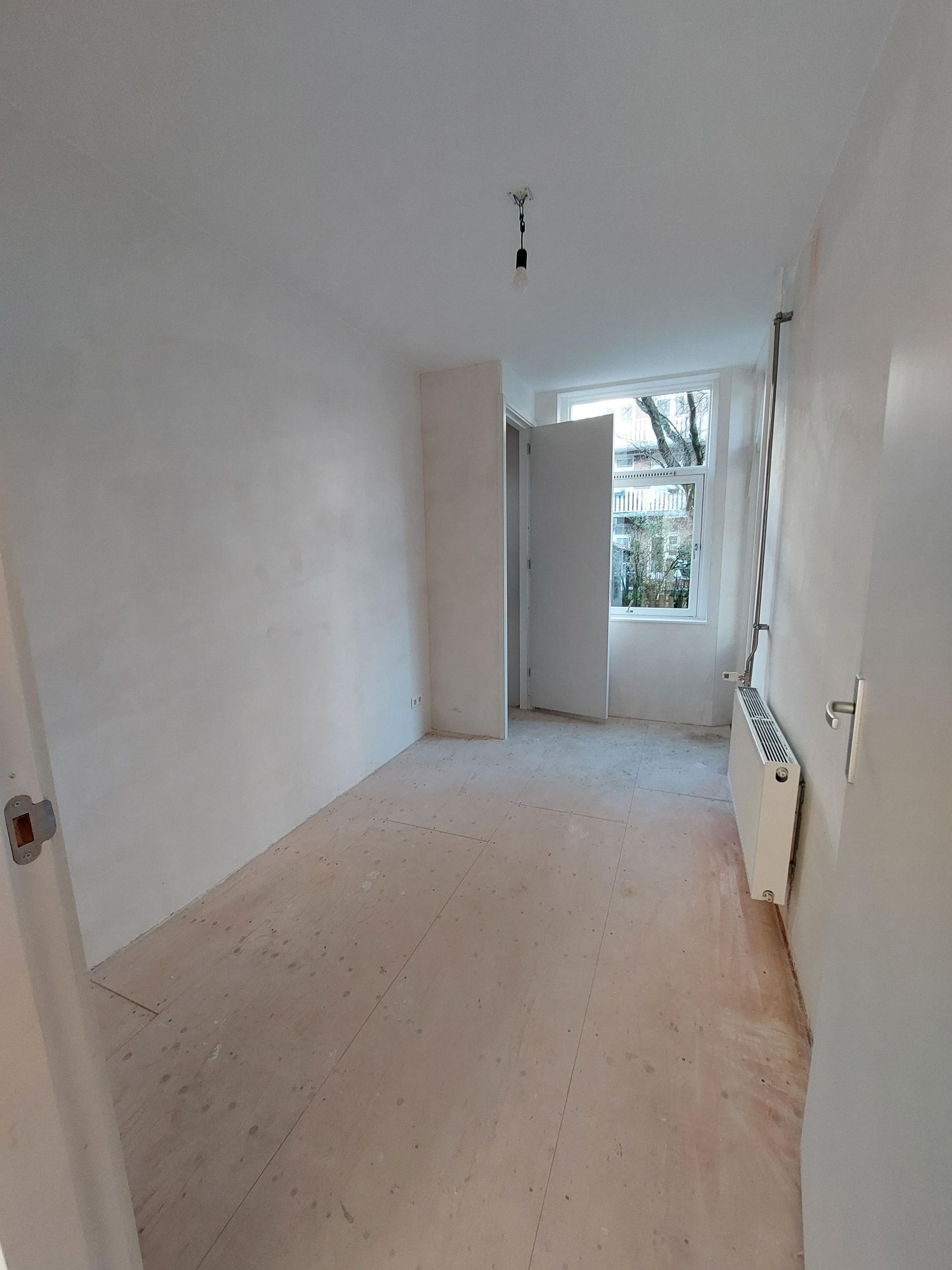 Photo 15 of Roerstraat 64