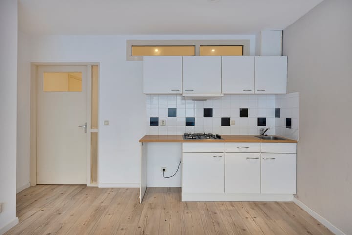 Photo 4 of Rosendaalsestraat 228-A