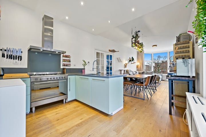 Photo 2 of Valkenboskade 209