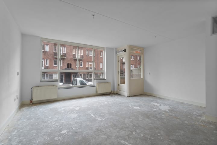 Photo 2 of Lutmastraat 6-A