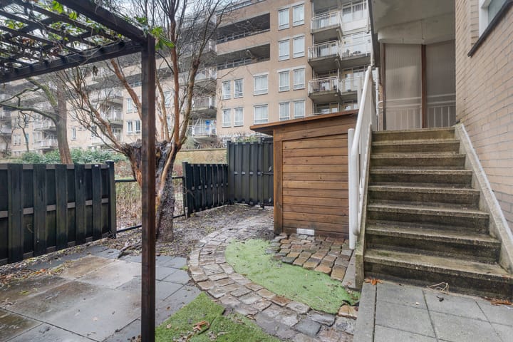 Photo 4 of Lutmastraat 6-A