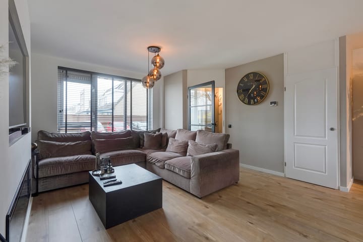 Photo 8 of Electrablauw 6