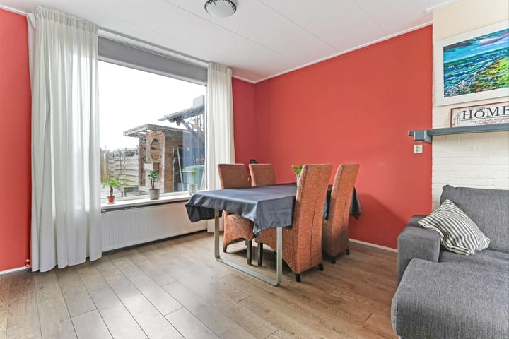 Photo 8 of Esdoornstraat 56