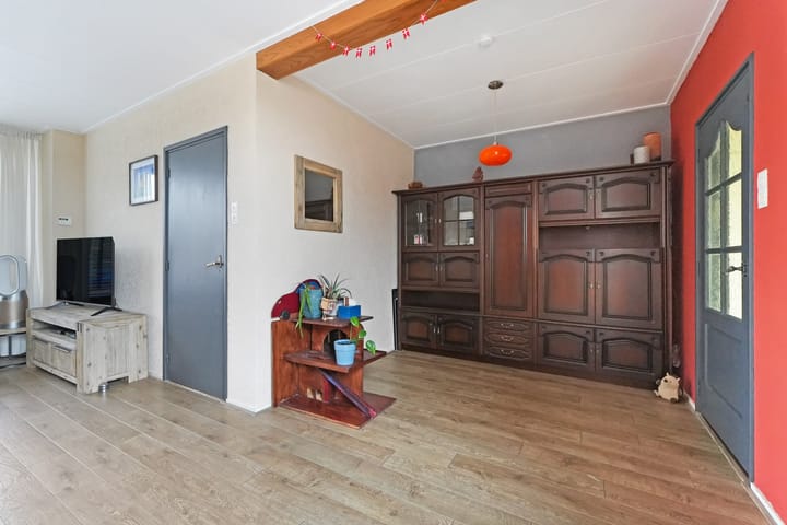 Photo 11 of Esdoornstraat 56