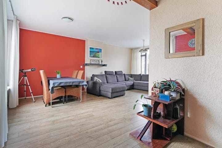 Photo 12 of Esdoornstraat 56