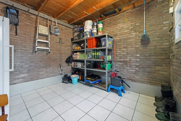 Photo 15 of Esdoornstraat 56