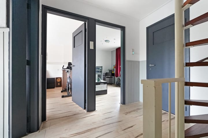 Photo 17 of Esdoornstraat 56