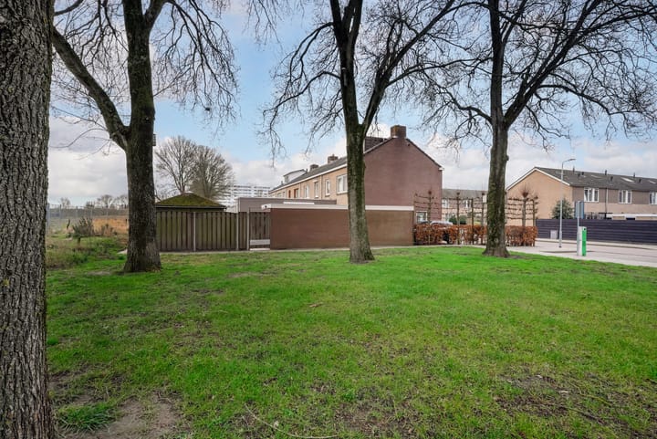 Photo 34 of Esdoornstraat 56