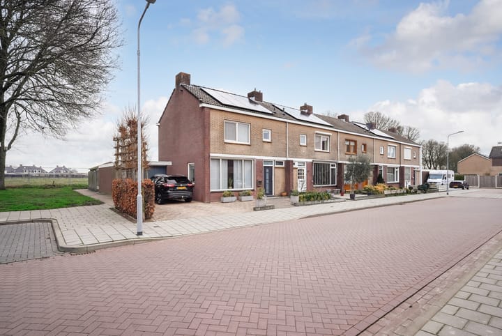 Photo 35 of Esdoornstraat 56