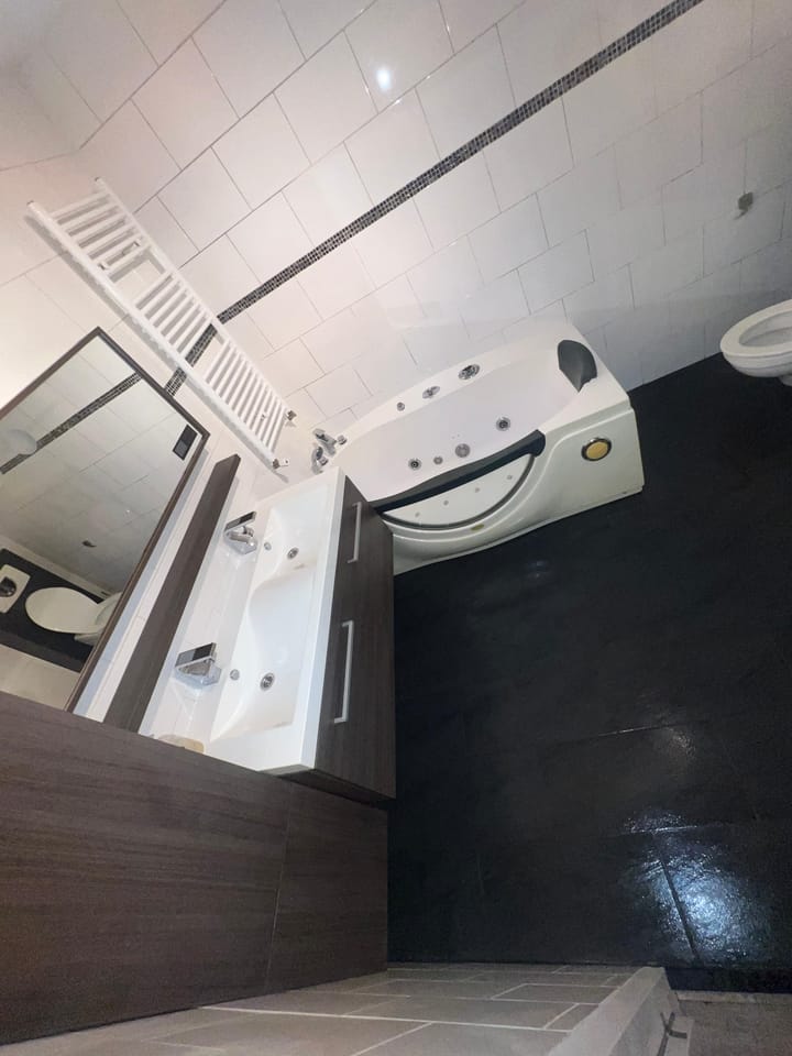 Photo 34 of Strevelsweg 122-A