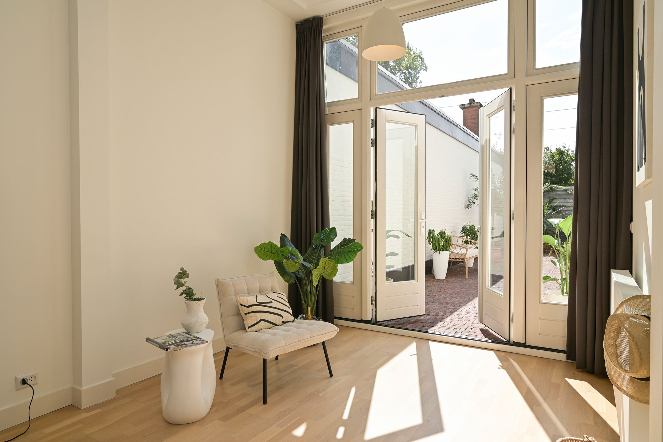 Photo 21 of Obrechtstraat 366