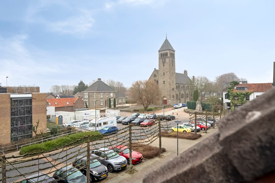 Photo 28 of Burg. Coonenplein 27