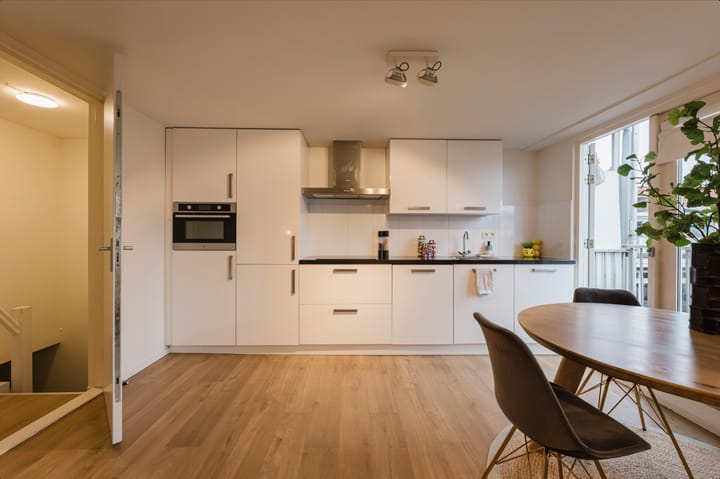 Photo 9 of Woestduinstraat 21-3