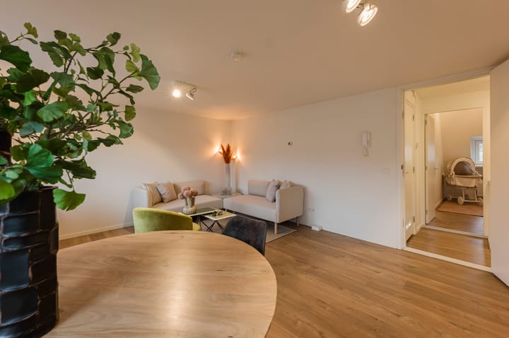 Photo 7 of Woestduinstraat 21-3