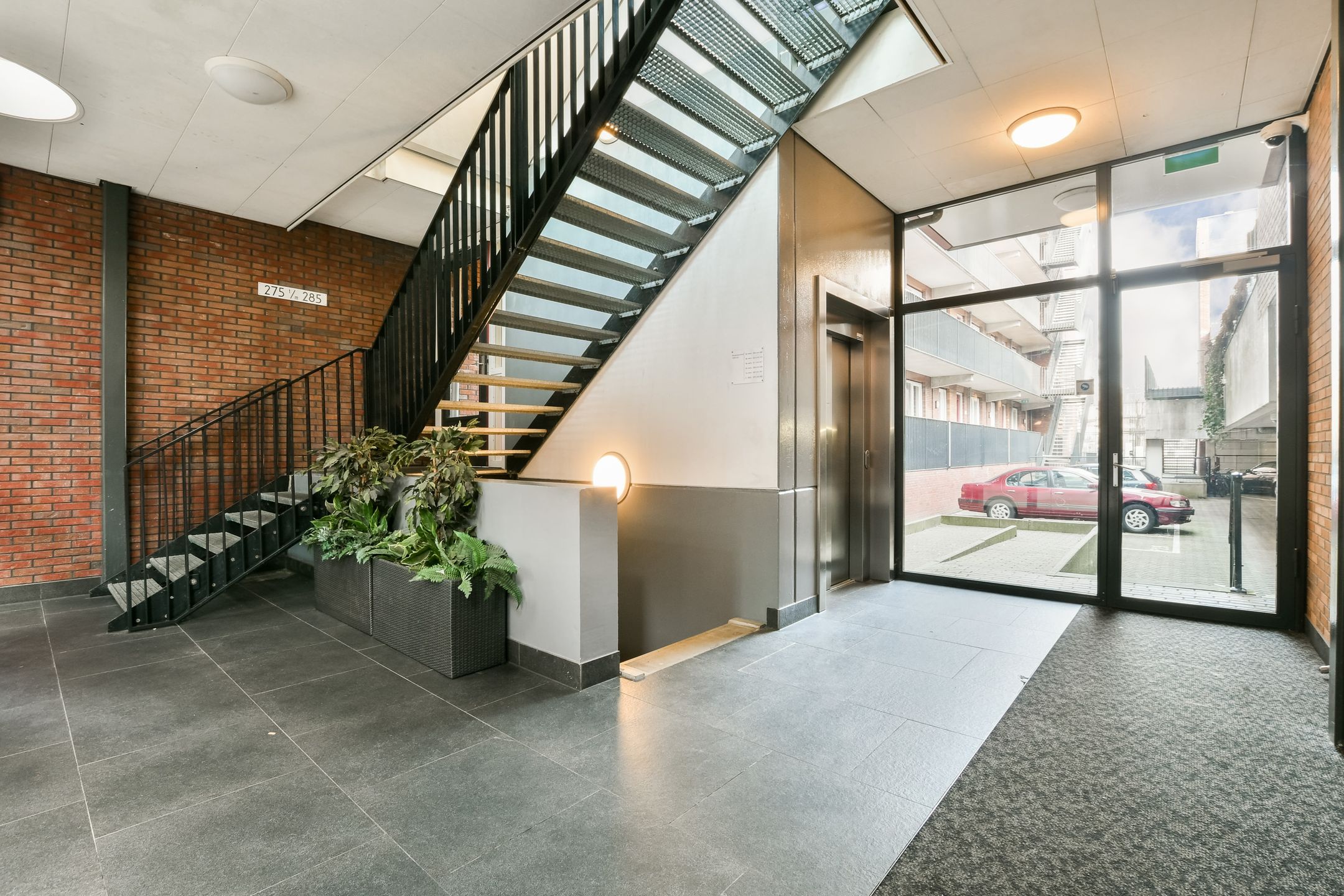 Photo 27 of Johan Hofmanstraat 321