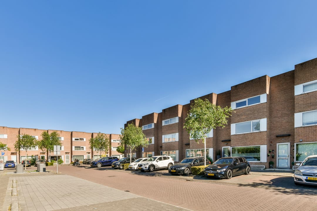 Photo 2 of Iwan Kantemanplein 28