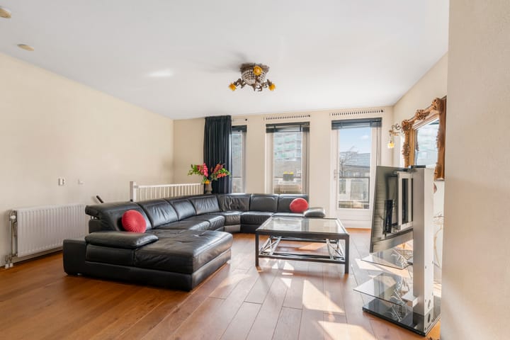 Photo 2 of Raoul Wallenbergstraat 35
