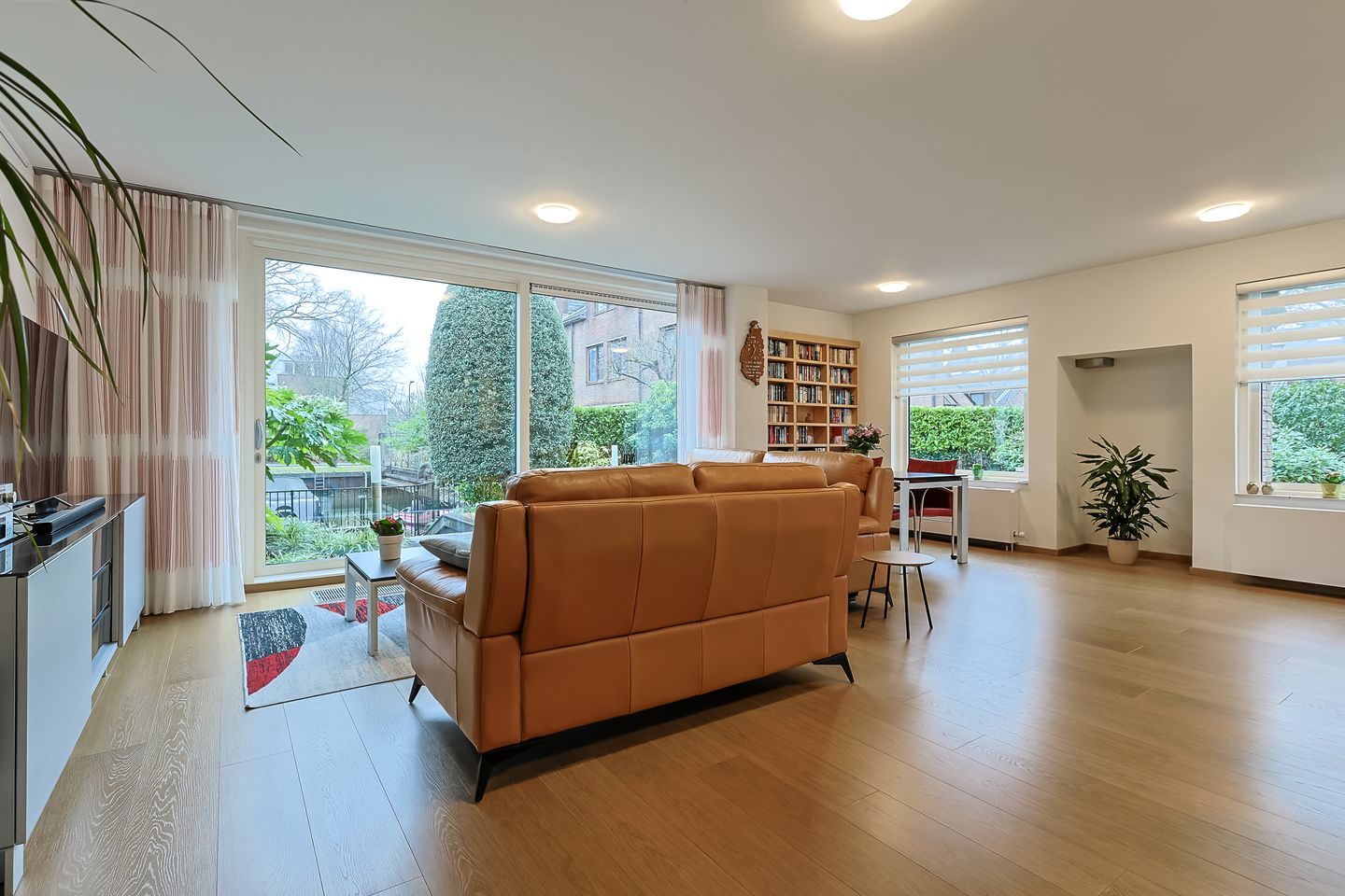 Foto 20 van Domela Nieuwenhuislaan 9