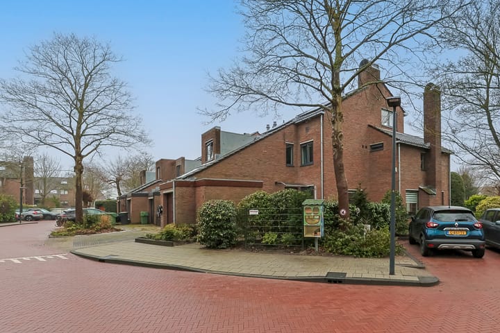 Foto 40 van Domela Nieuwenhuislaan 9