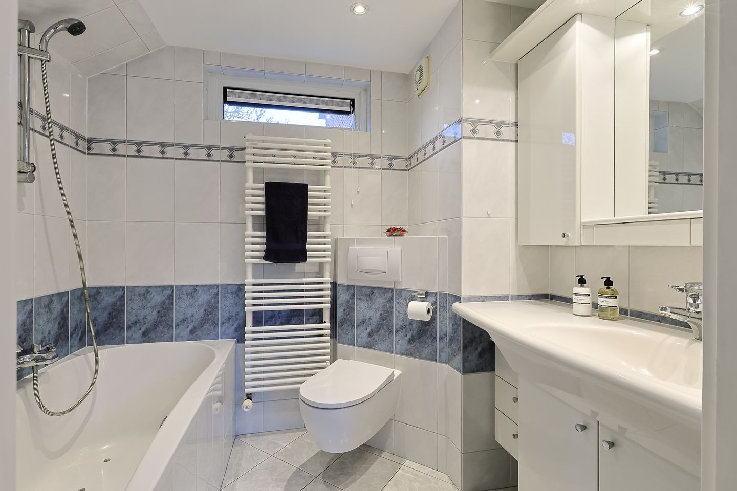 Foto 25 van Domela Nieuwenhuislaan 9