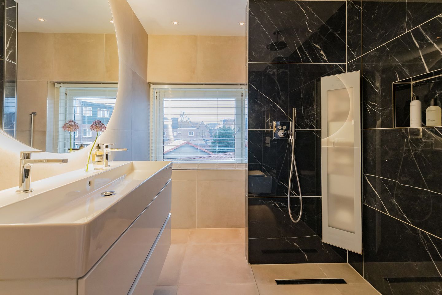 Foto 25 van Meeuwenlaan 14