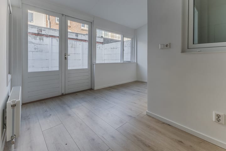 Foto 16 van Burgemeester Waldeckstraat 1