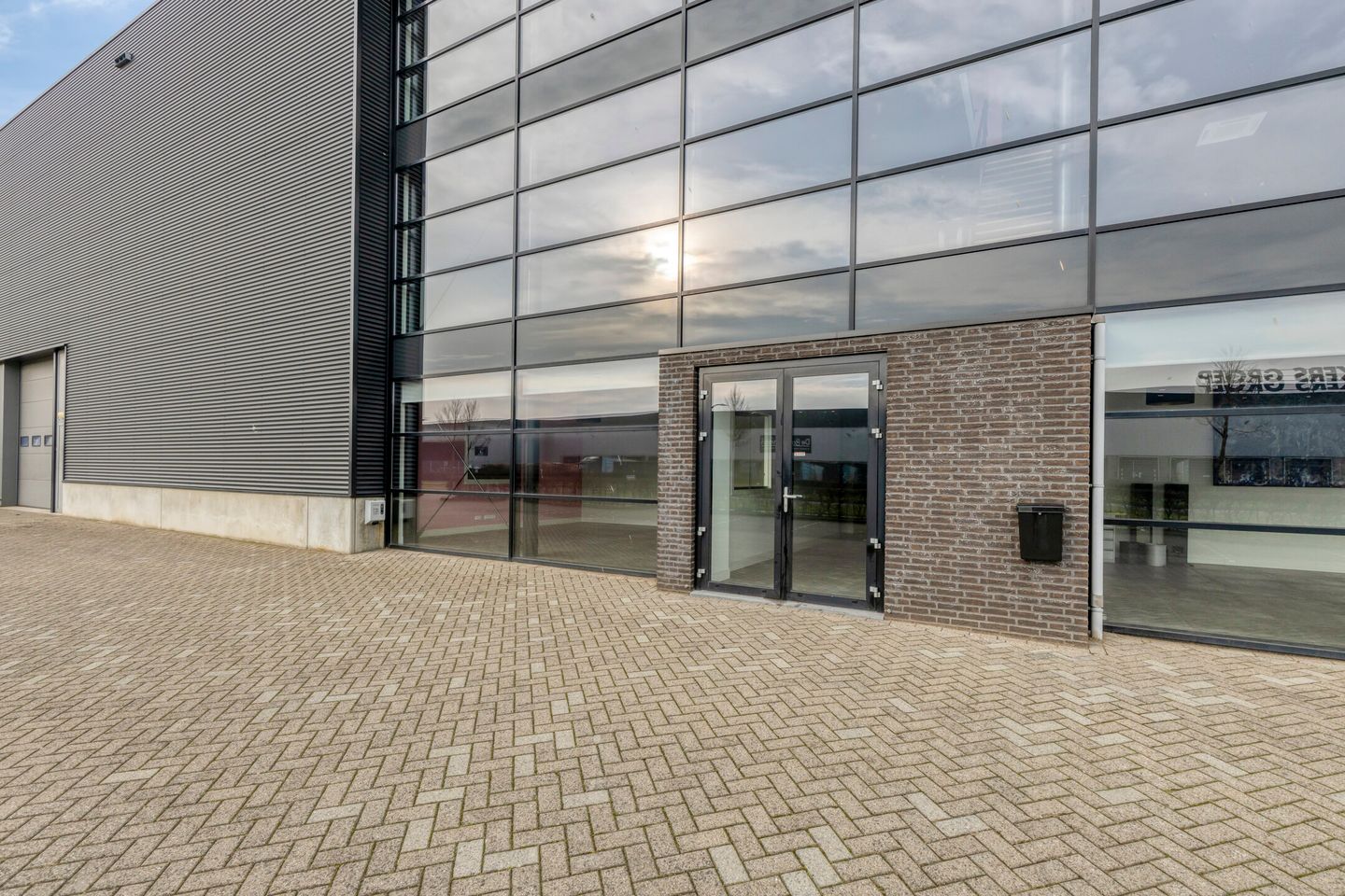 View photo 3 of van Harenstraat 6