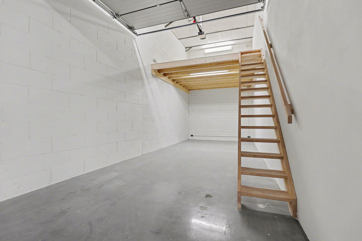 Bekijk foto 2 van Nieuwe Gouwe O.Z. 12