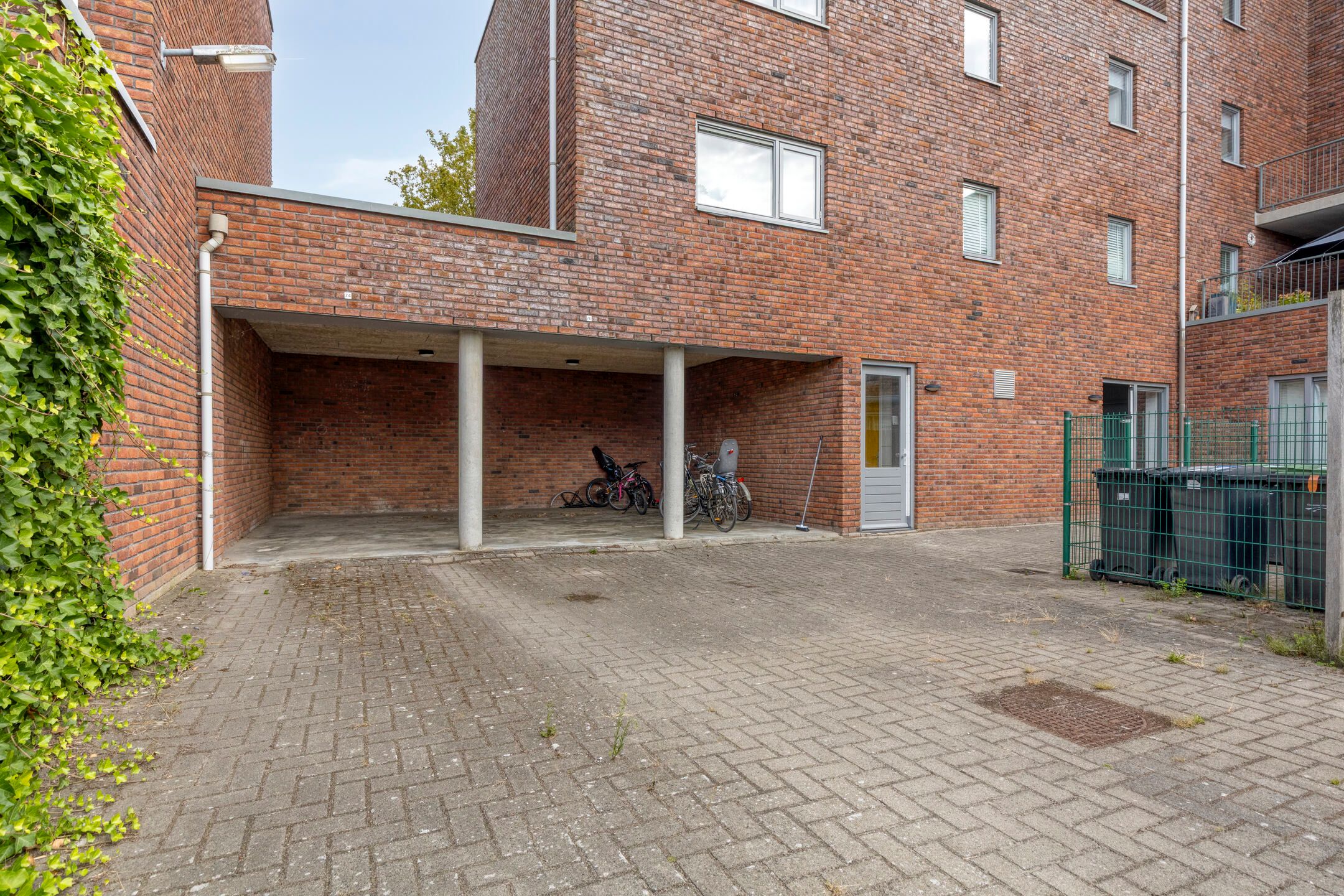 Photo 33 of Vooronder 76