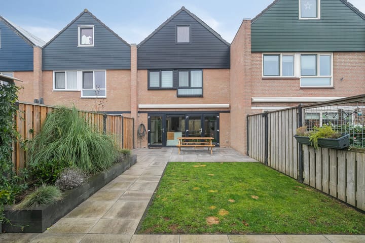 Karveel 04 22 main image