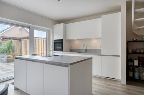 Karveel 04 22 secondary image