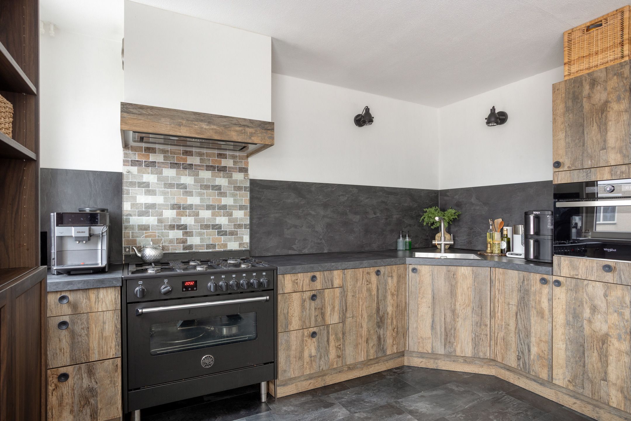 Foto 3 van Oranjetiphof 8