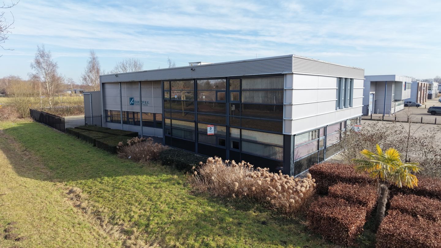 View photo 3 of David Ricardostraat 1