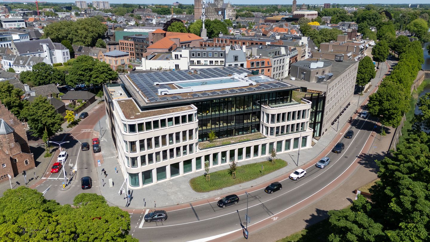 Bekijk foto 2 van Zuidwal 57