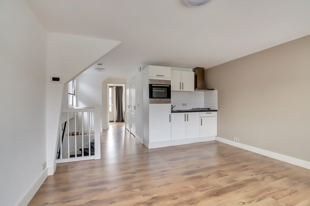 Photo 11 of Prins Hendrikstraat 64-B