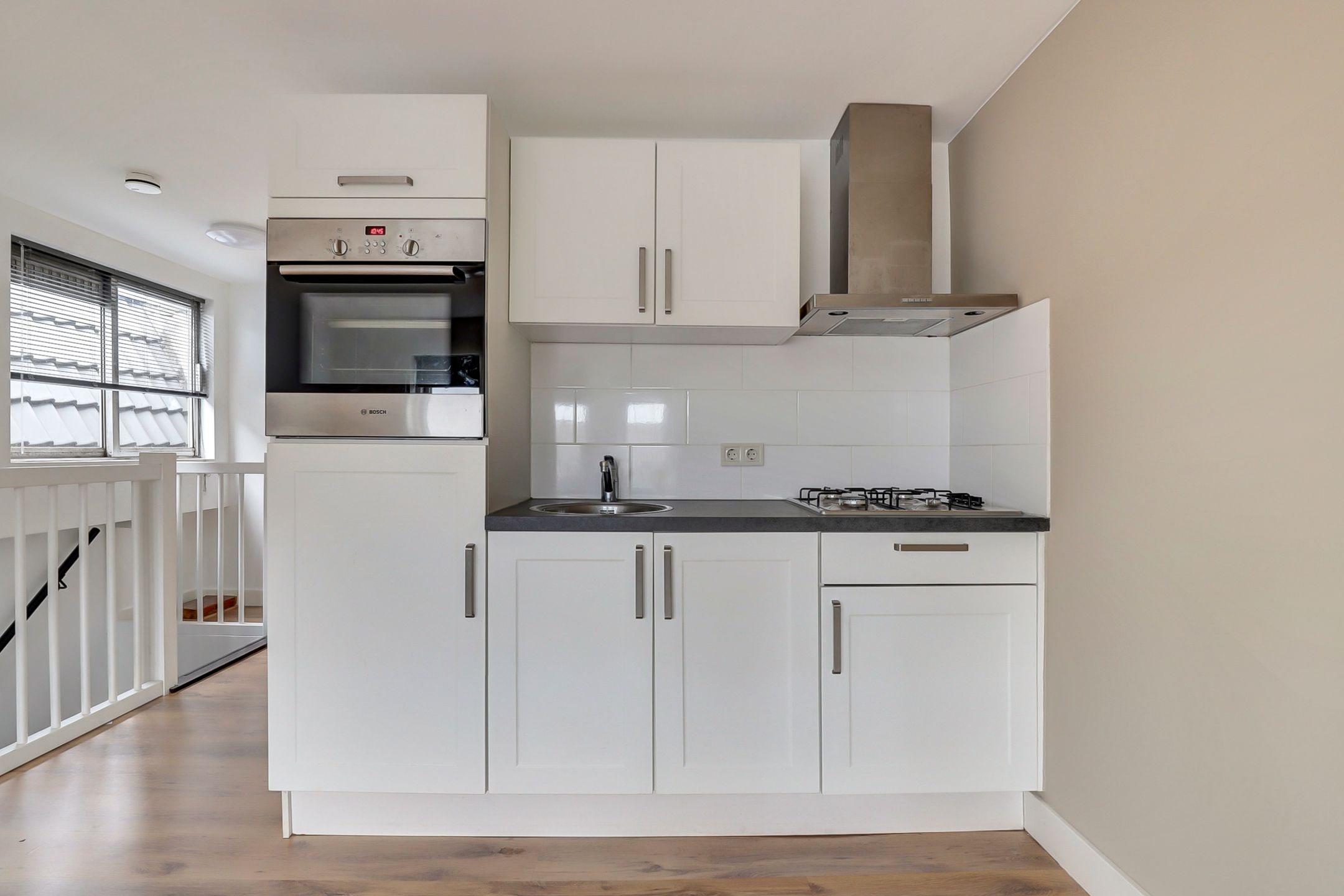 Photo 12 of Prins Hendrikstraat 64-B