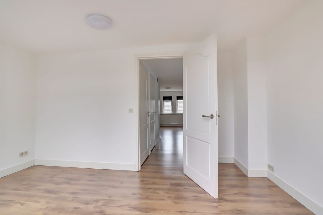 Photo 16 of Prins Hendrikstraat 64-B