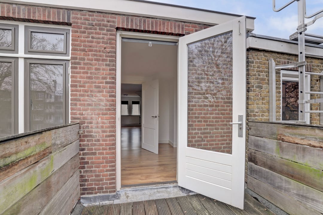 Photo 17 of Prins Hendrikstraat 64-B