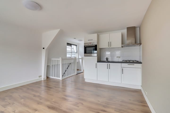 Photo 2 of Prins Hendrikstraat 64-B