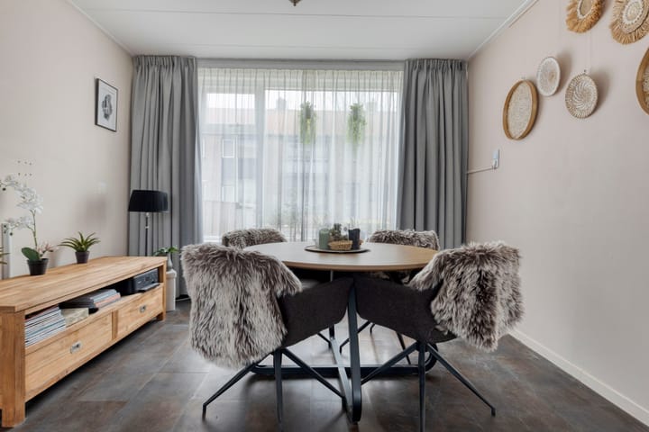 Foto 8 van van Ostadestraat 10