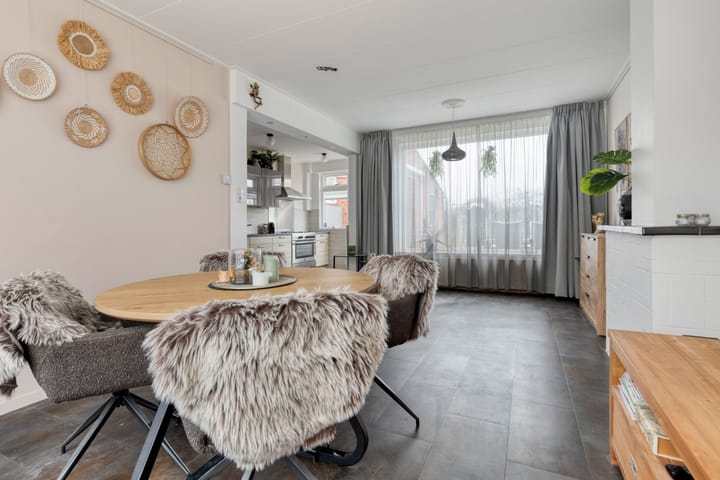 Foto 9 van van Ostadestraat 10