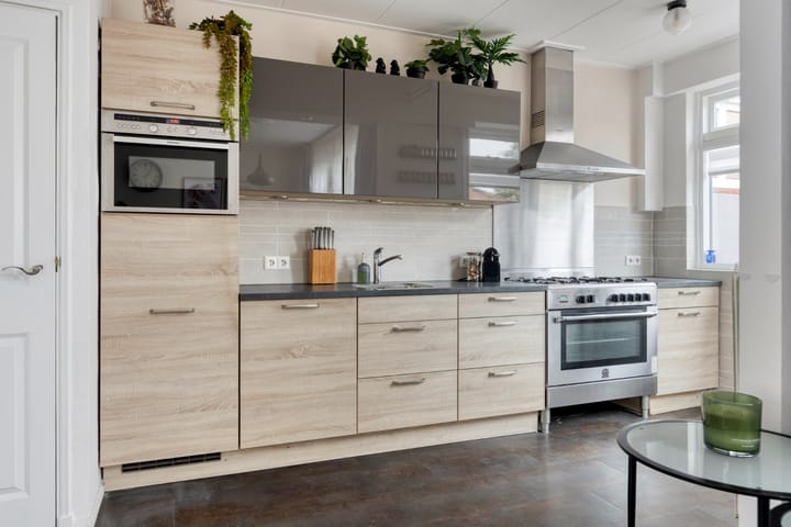 Foto 13 van van Ostadestraat 10