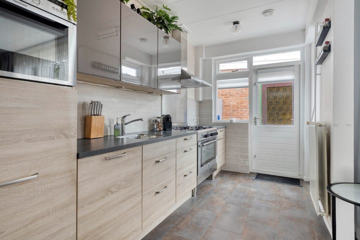 Foto 14 van van Ostadestraat 10