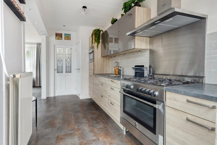 Foto 15 van van Ostadestraat 10